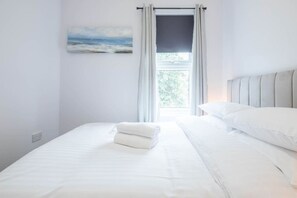 4 bedrooms, desk, iron/ironing board, WiFi