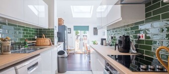 Modern 4-Bedroom Detached Home in Central Cambridg