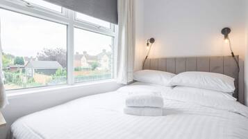 4 bedrooms, desk, iron/ironing board, WiFi