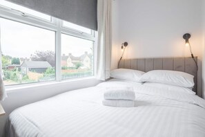 4 bedrooms, desk, iron/ironing board, WiFi