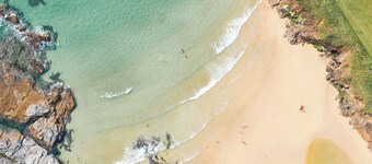 Skylark House Padstow | Stylish Dog-Friendly Townhouse, steps to Beach & Harbour