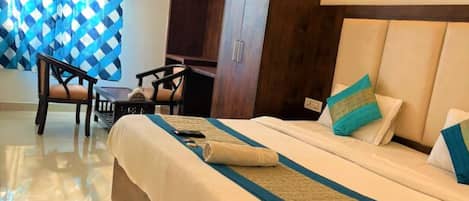 Espace de travail pour ordinateur portable, Wi-Fi gratuit, draps fournis