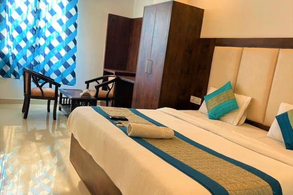 Laptop workspace, free WiFi, bed sheets