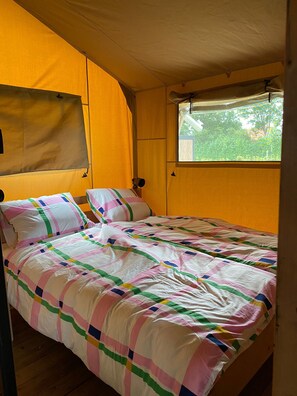 3 habitaciones y ropa de cama
