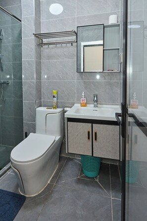 タオル、石鹸、トイレットペーパー