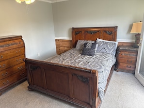 7 bedrooms, iron/ironing board, WiFi, bed sheets