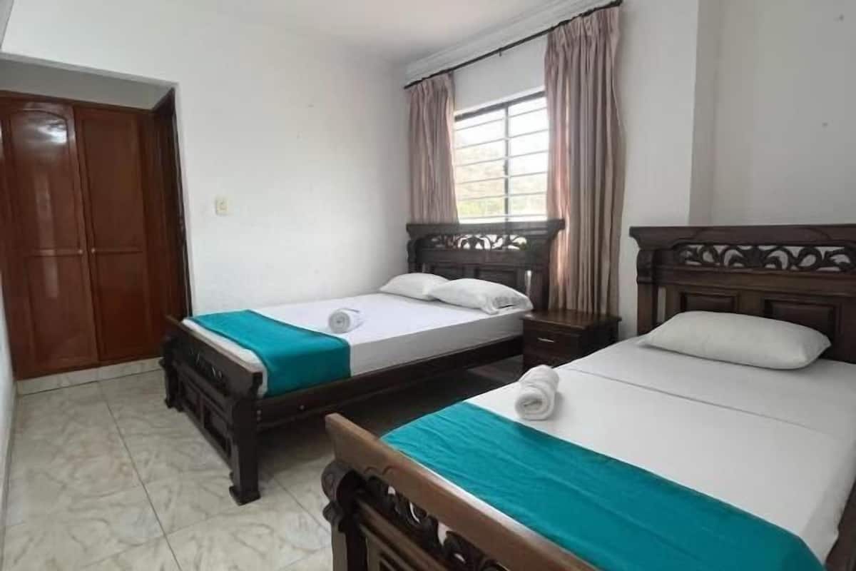Chambre économique avec lits jumeaux, Plusieurs lits | 1 chambre, accès au Wi-Fi (inclus)