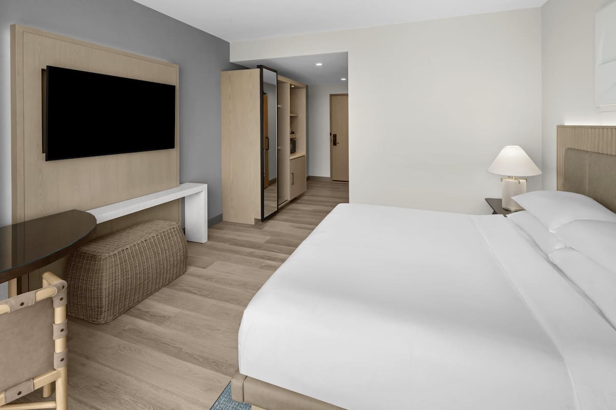 Habitació, 1 llit de matrimoni gran, accessible (Roll-In Shower) | Roba de llit d'alta qualitat i caixa forta a l'habitació