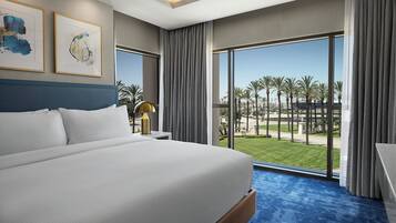 Room, 1 King Bed (Racetrack View)