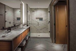 Bathroom shower - Hilton Arcadia Los Angeles (Arcadia)