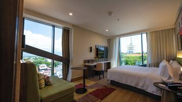 Room, 1 King Bed, Refrigerator | Free WiFi