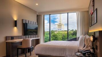 Room, 1 King Bed, Refrigerator (View, Sofa) | Free WiFi