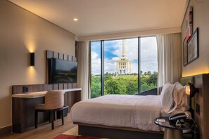 Kamer, 1 kingsize bed, koelkast (View, Sofa) | Gratis wifi