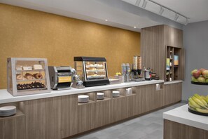 Free daily buffet breakfast  - Home2 Suites By Hilton Syracuse Liverpool Airport Area (Liverpool)
