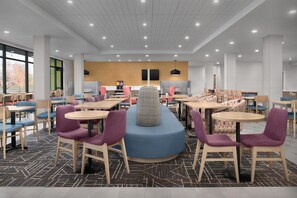 Lobby - Home2 Suites By Hilton Syracuse Liverpool Airport Area (Liverpool)