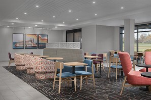 Free daily buffet breakfast - Home2 Suites By Hilton Syracuse Liverpool Airport Area (Liverpool)