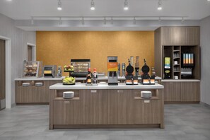 Free daily buffet breakfast  - Home2 Suites By Hilton Syracuse Liverpool Airport Area (Liverpool)