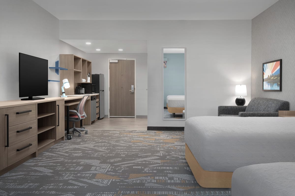 Studiosviitti, 2 keskisuurta parisänkyä, esteetön (Roll-In Shower) | Ilmainen Wi-Fi