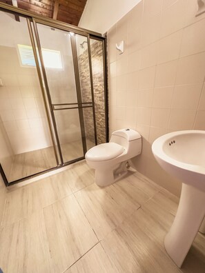 Family Room, Garden View | Bathroom | Shower, towels, soap, toilet paper - HOTEL JARDIN DEL RIO  (Betania)