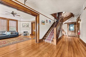 TV, offices - The Uptown Suite at The Historic Connelly Harrington (Siloam Springs)