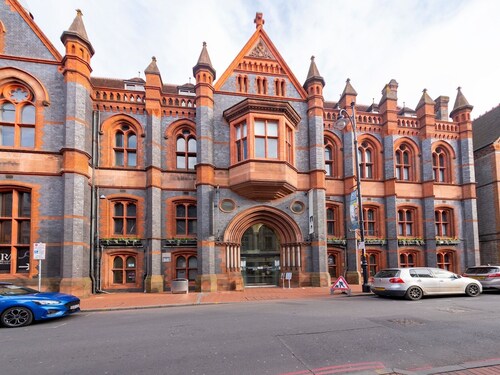 Pass the Keys | Lovely Central Reading Flat