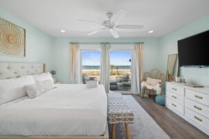 Townhome, Ocean View | 2 bedrooms, iron/ironing board, WiFi (free), bed sheets