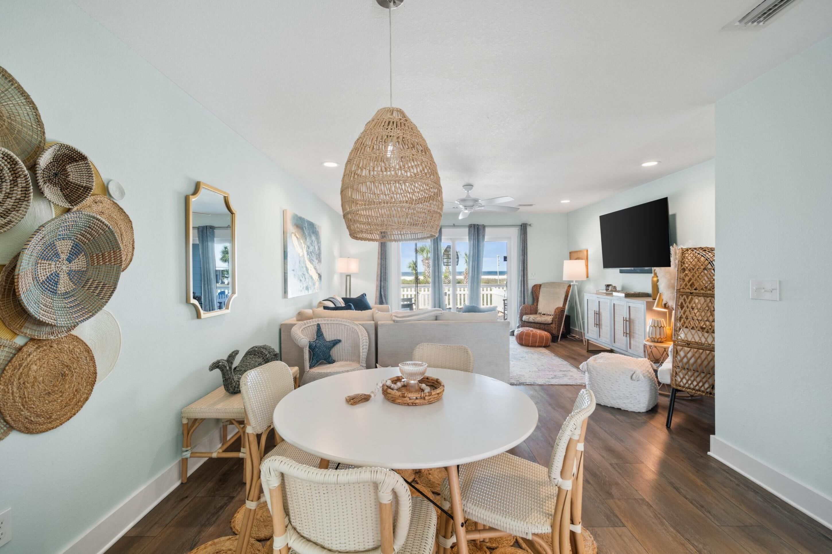 Townhouse, havutsikt | Spiseområde på rommet