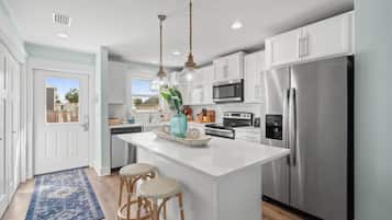 Townhome, Ocean View | Private kitchen | Full-sized fridge, microwave, oven, stovetop