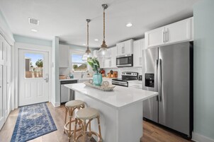 Townhome, Ocean View | Private kitchen | Coffee/tea maker, full-size fridge, microwave, oven