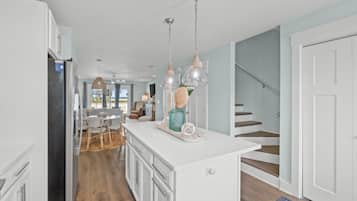 Townhome, Ocean View | Private kitchen | Full-size fridge, microwave, oven, stovetop