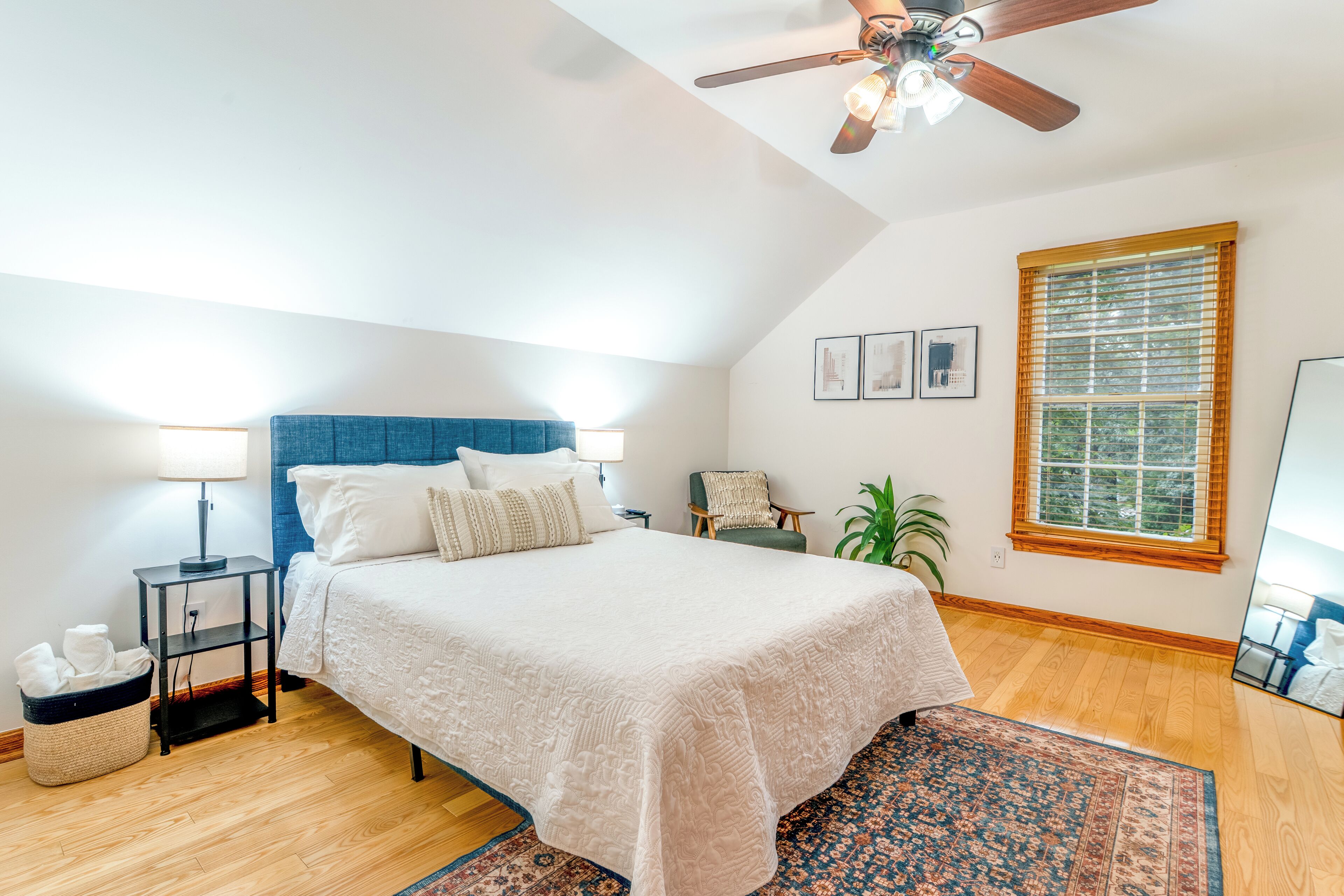 4 bedrooms, desk, iron/ironing board, travel crib