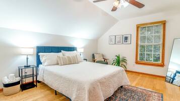 4 bedrooms, desk, iron/ironing board, travel crib
