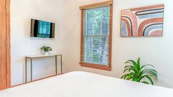 4 Schlafzimmer, Schreibtisch, Bügeleisen/Bügelbrett, Reisekinderbett