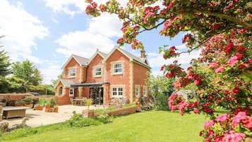 Cottage | Front of property