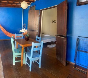 Comfort Quadruple Room, Housekeeping, Courtyard View | Living area | TV - Pousada Luar do Prata (Paraty)