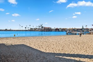 On the beach - CDM Gem Steps from the Sand (Newport Beach)