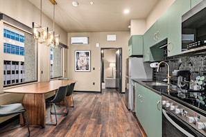 Superior Suite, 1 Queen Bed with Sofa bed, City View | Private kitchen