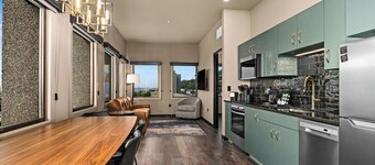 Force on 5th Avenue Hotel