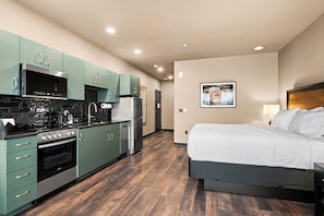 1 bedroom, blackout drapes, iron/ironing board, free WiFi