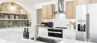 Chill in Pool - 5Min to Beach - Game Room