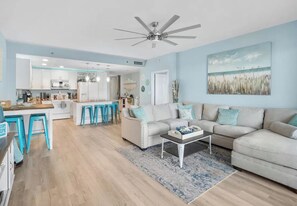Smart TV - Modern & Spacious 5-bed condo in PCB - World's Most Beautiful Beach! (Panama City Beach)