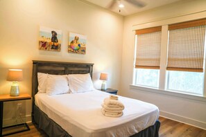 3 habitaciones, tabla de planchar con plancha, wifi y ropa de cama 