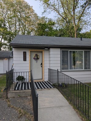 Exterior - Honey Pot House  - Lake Access+Firepit+Kayaks (Novi)