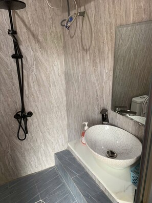 Bathroom - Mountain Nest Villa Dalat - BBQ-Camping (Lac Duong)
