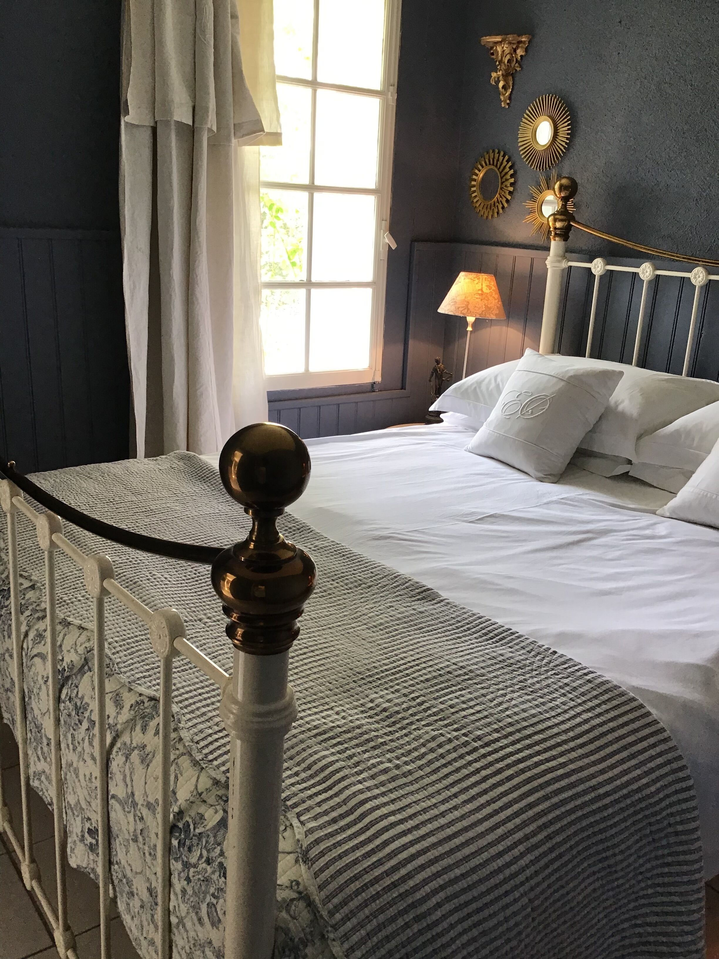 1 slaapkamer, een strijkplank/strijkijzer, wifi, beddengoed