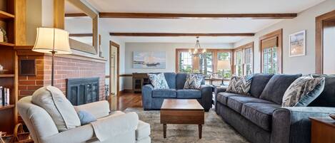 Télévision, cheminée