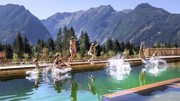 Chalet | Pool | Outdoor pool