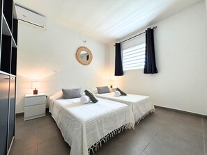 2 bedrooms, travel crib, free WiFi, bed sheets