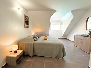 2 quartos, berço de viagem, Wi-Fi de cortesia, roupa de cama