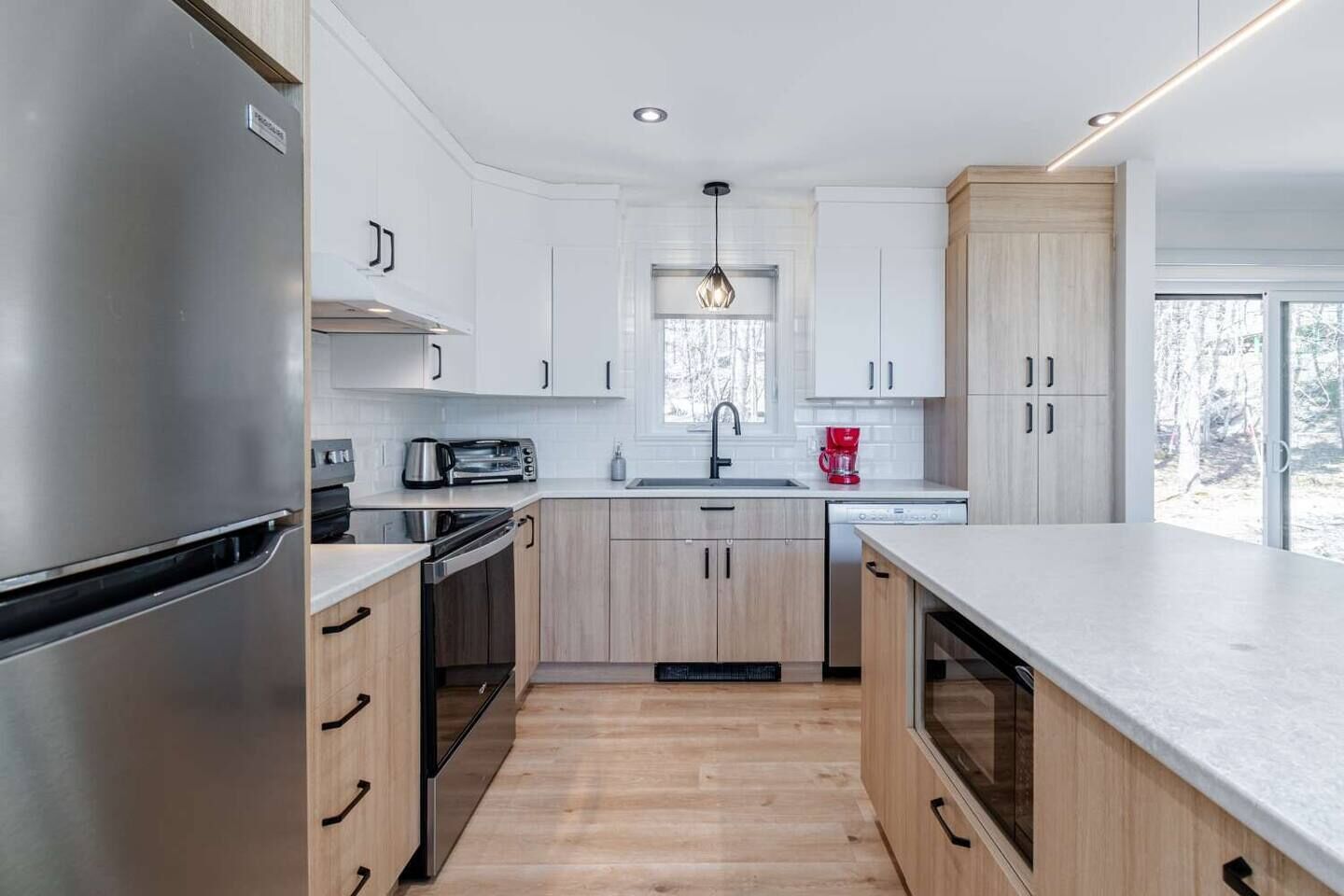 Frigorífic, microones, forn i placa de cuina 